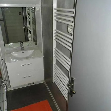 Semesterbostad Joli Petit T2 Calme Au Bord De Leau Vieille-Brioude