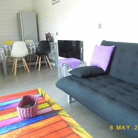 Holiday home Joli Petit T2 Calme Au Bord De Leau