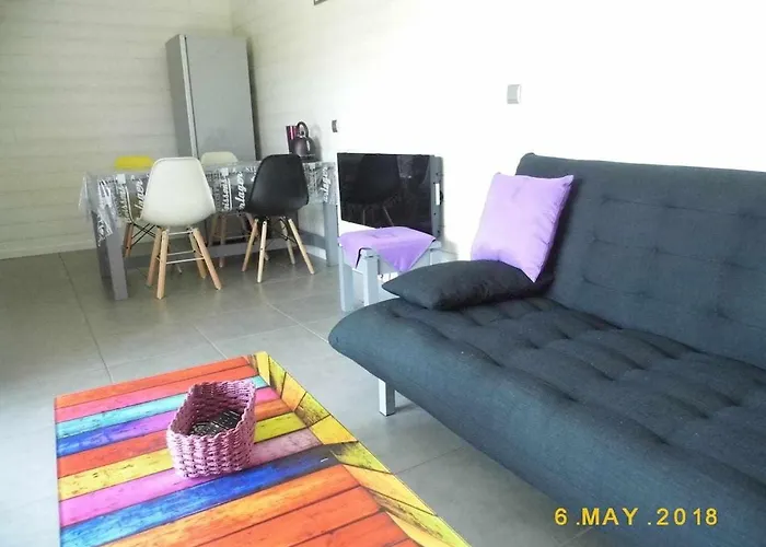 Сasa de vacaciones Joli Petit T2 Calme Au Bord De Leau